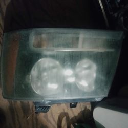 2011 tahoe driver side headlight