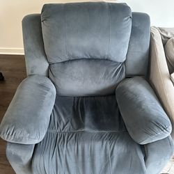 Recliner COUCH FOR FREE ONLY PICKUP 