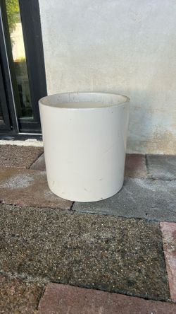 Beautiful Contemporary Ceramic Planter - Like New!