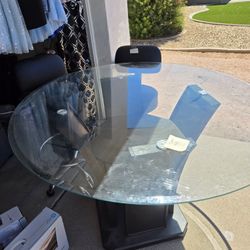 Round Glass Top Dining Tanle
