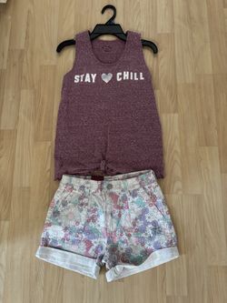 Levi’s shorts and top