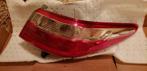tail light right tayota camry 2015