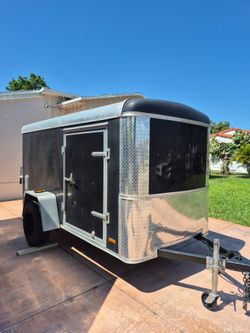 5x10ft Enclosed Trailer