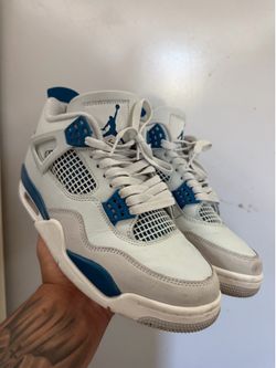 Jordan 4’s military blue Size 8