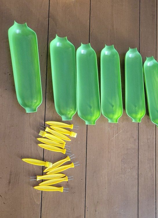 Vintage Corn Trays With Cobb Holders