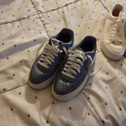 Predator Soccer Shoes  Size 5.   Nike Size 5  Rocket Dog  Size 7.5