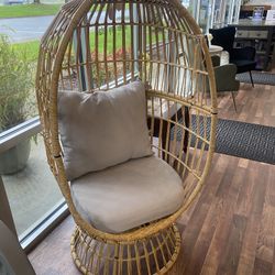 Outdoor Wicker Swivel Chair