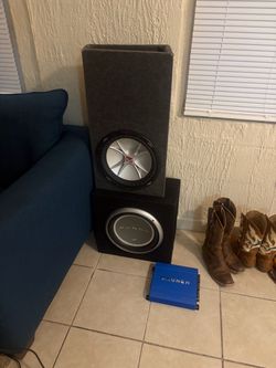 2 12’s. Kicker and Rockford fosgate. Crunch Amp.