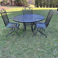 CLASSIC WROUGHT IRON PATIO SET for Sale in Brookfield WI