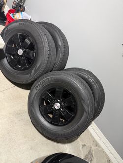 Set of 4 tires and wheels  great condition