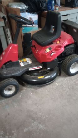 Lawnmower rider Troy Built