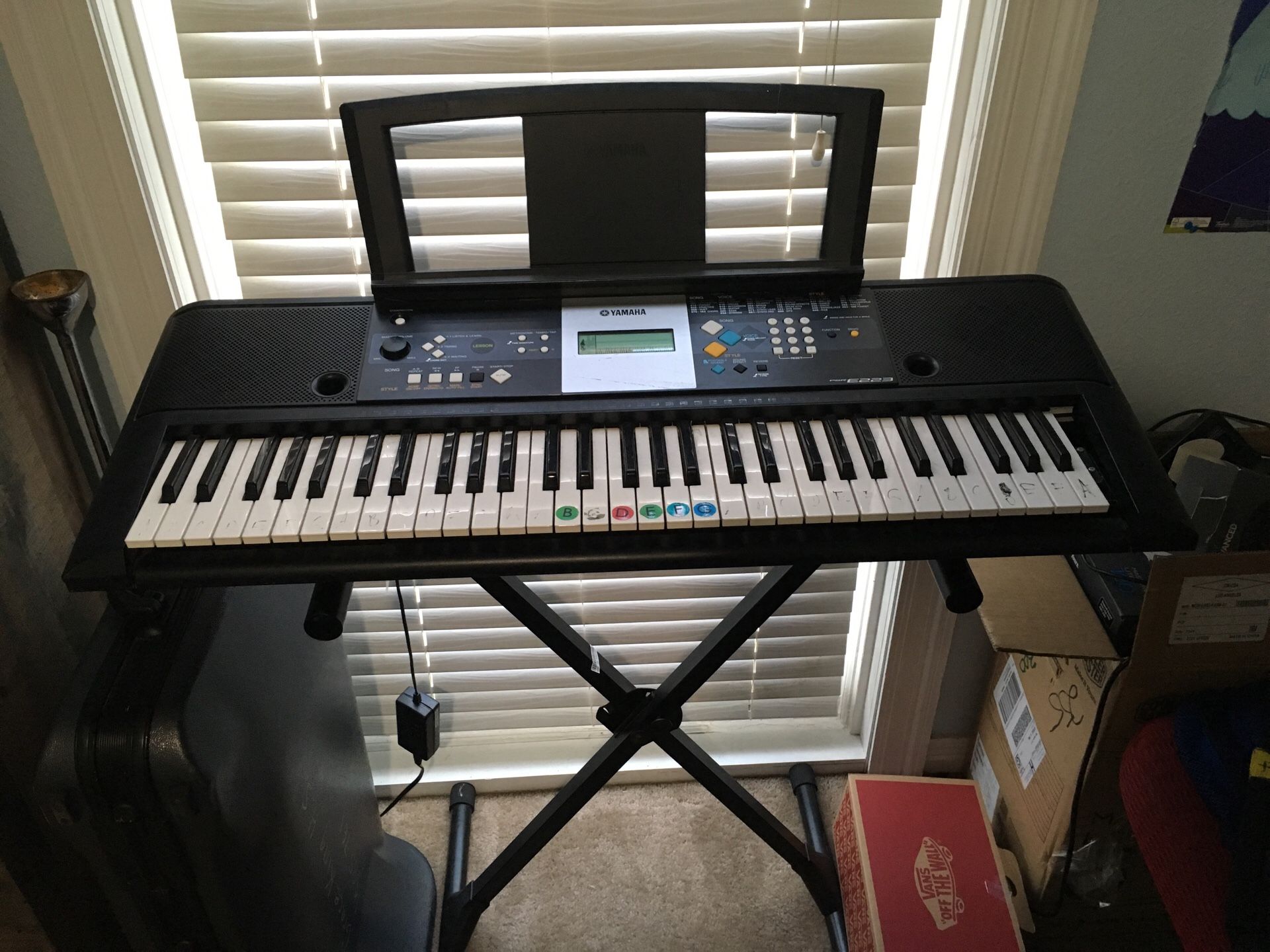 Yamaha PSR-E223 keyboard