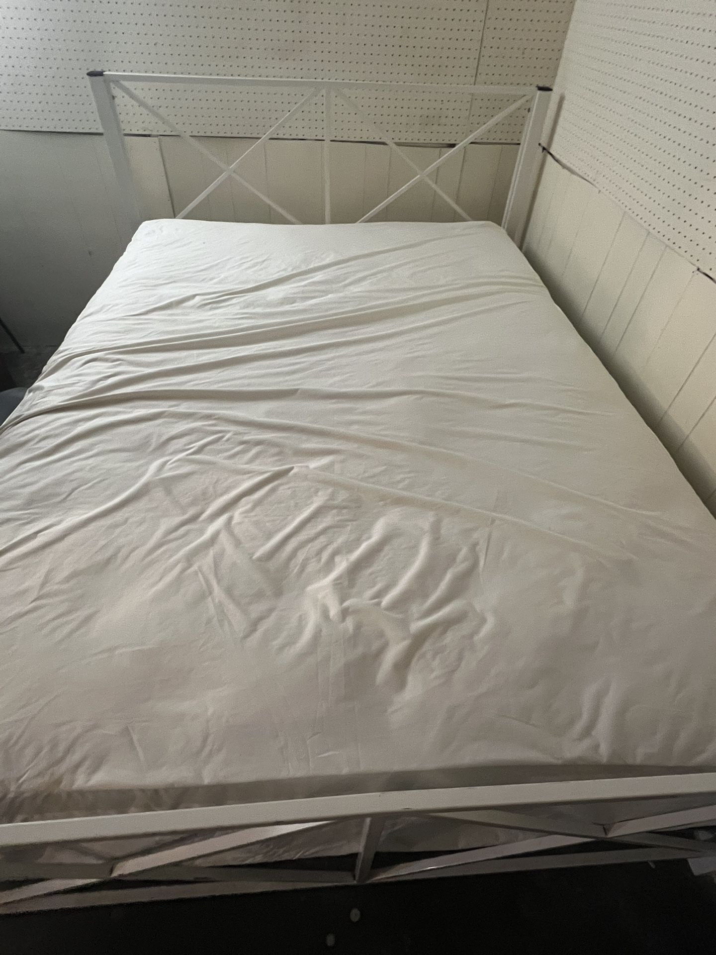 Queen size bed