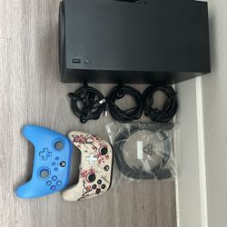 Xbox Series X Used 2controllers