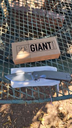 Giant Mouse folding knife zoobie