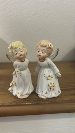 Vintage Kissing Angles