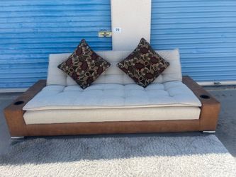 Free Delivery 🚚 Beautiful Futon/ Hermoso Futon