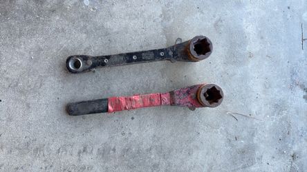 Lineman Socketing Wrench