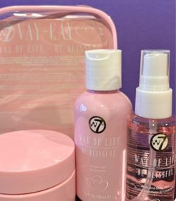 NEW W7 Way of Life βBe Blissfulβ Pink Beauty Gift Set + Bag