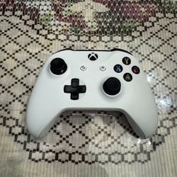 Microsoft Xbox One White Controller Read