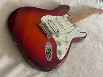 2015 Fender deluxe HSS plus top IOS Stratocaster Guitar Cherry Burst.