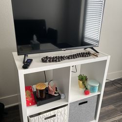 32” TV and Stand- MOVING OUT ‼️