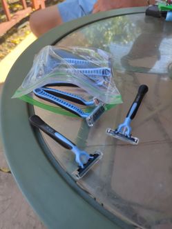 Disposable razors..