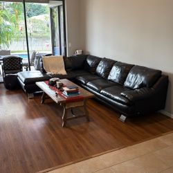 💥 Italsoft Premium Leather Sectional – Excellent Condition – MUST SELL 💥