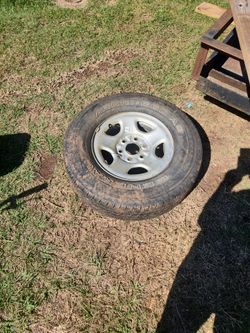 255/70R16 rim and tire