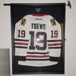 Chicago blackhawks jonathan toews #19 framed jersey