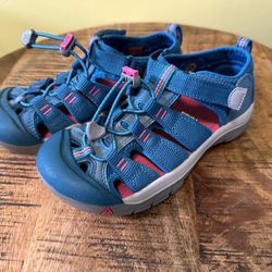 Keen Newport H2 Closed Toe Water Sandals Size 2 Kids