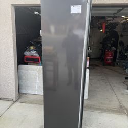 LG Smart Steam Closet model# S3MFBN 