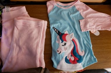 Girls New with Tags Unicorn pajamas set warm