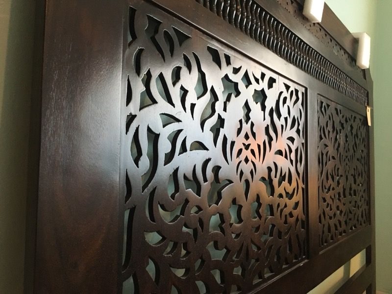 STUNNING WALNUT WOOD KING SIZE HAND CRAFTED MAHARAJA HEADBOARD