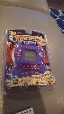 Electronic Yahtzee game