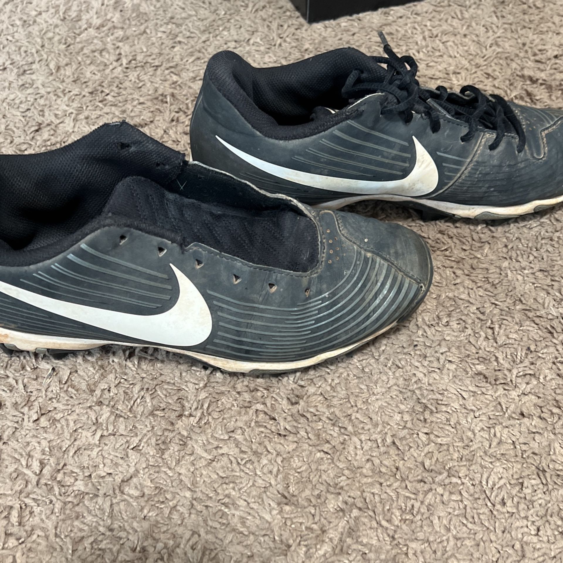 Woman’s Softball Cleats
