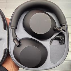 Sony xm6 Noise Canceling Headphones