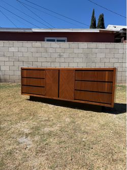 Lane Mid-Century Walnut 9-Drawer Lowboy Dresser