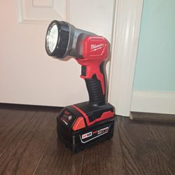 
Milwaukee
M18 18-Volt Lithium-Ion Cordless 100 Lumens LED Flashlight  With 5.0 Battery