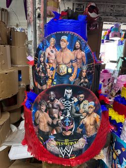 WWE pastel piñata
