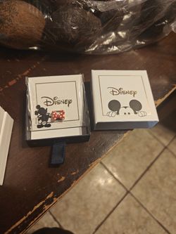 Original Disney Bracelet Charm "Keep" Collective 🔑
