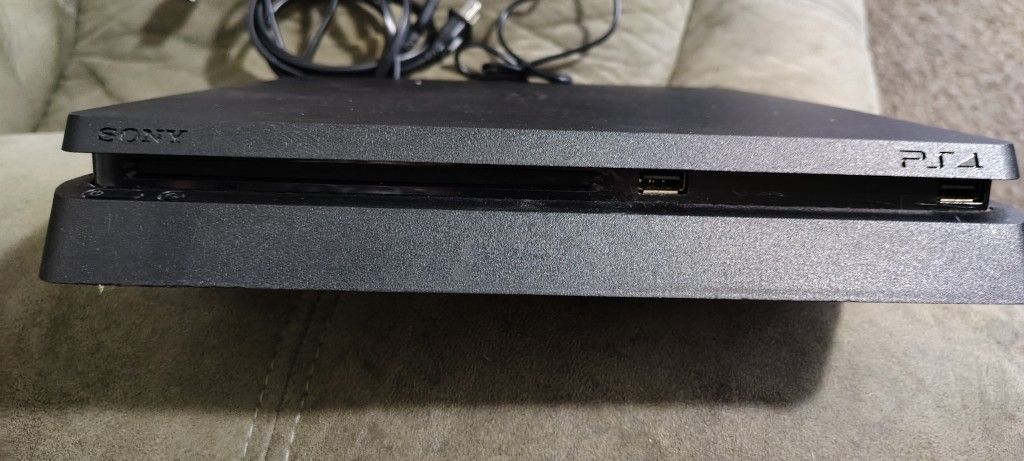 PS4 Slim