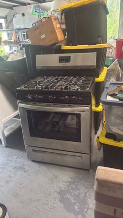 Gas stove Frigidaire brand new half off