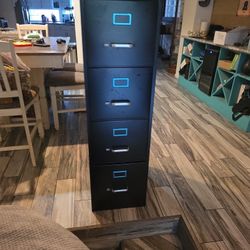 4 Drawer Fileing Cabinet 