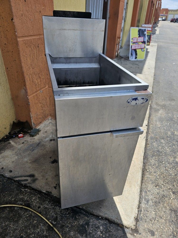 DEEP FRYER.
