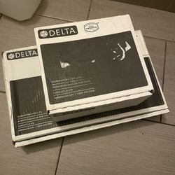 Delta Lahara 8” Widespread Bathroom Faucet and Lahara Tub and Shower Set in Champagne Bronze