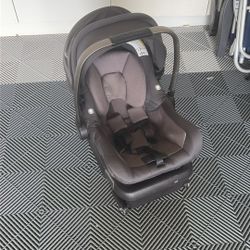 Nuna Carseat with Base 