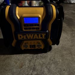 Creo que creo que ya han de saber qué es sirve para que para cargrgar para hacer que si se descarga tu batería la carga lo qué pasa es que se fregó el