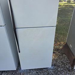 Roper refrigerator freezer on top on bottom