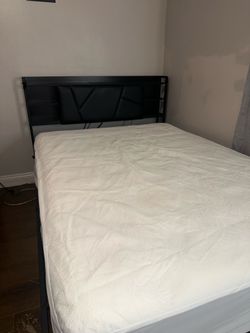 Bed frame /  mattress